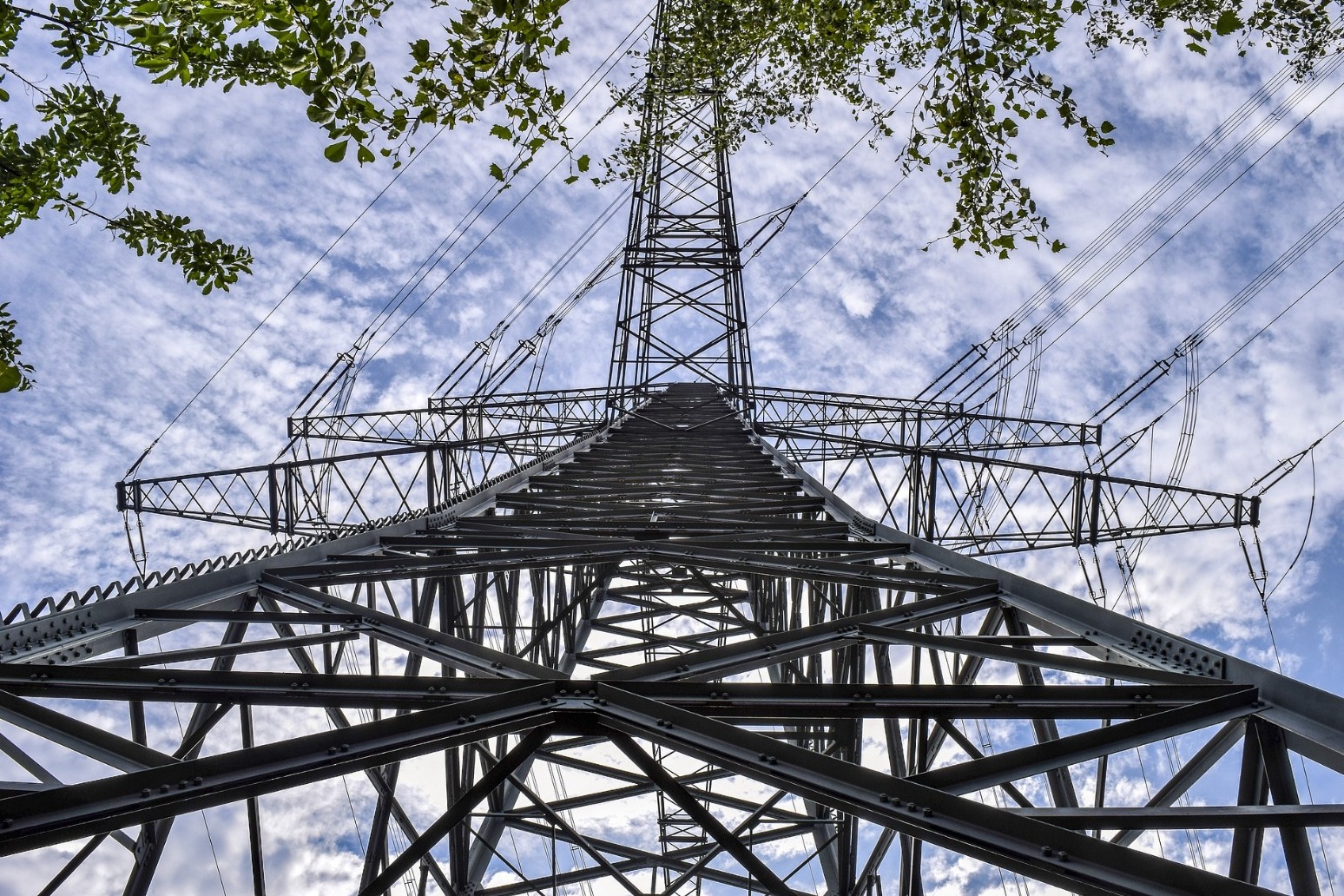 Lightning strike caused power cut- National Grid 